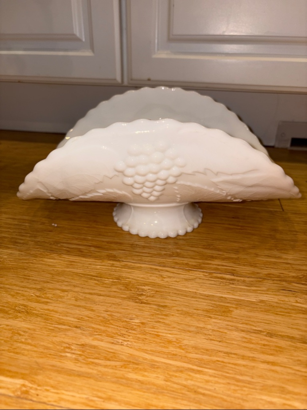 Vintage L.E. Smith Milk Glass Pedestal Banana / Fruit Bowl w/ Grapevine Pattern